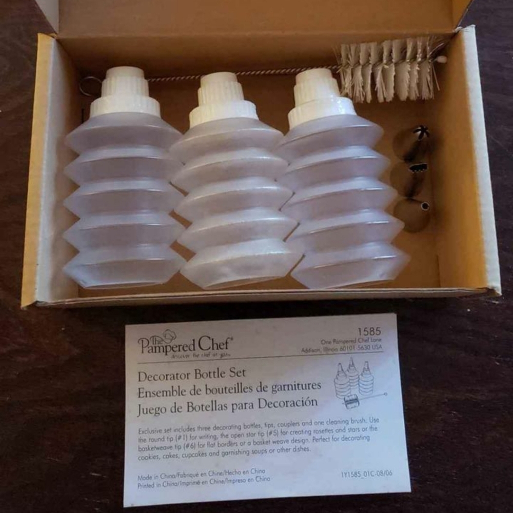 Pampered Chef Decorator Bottle Set